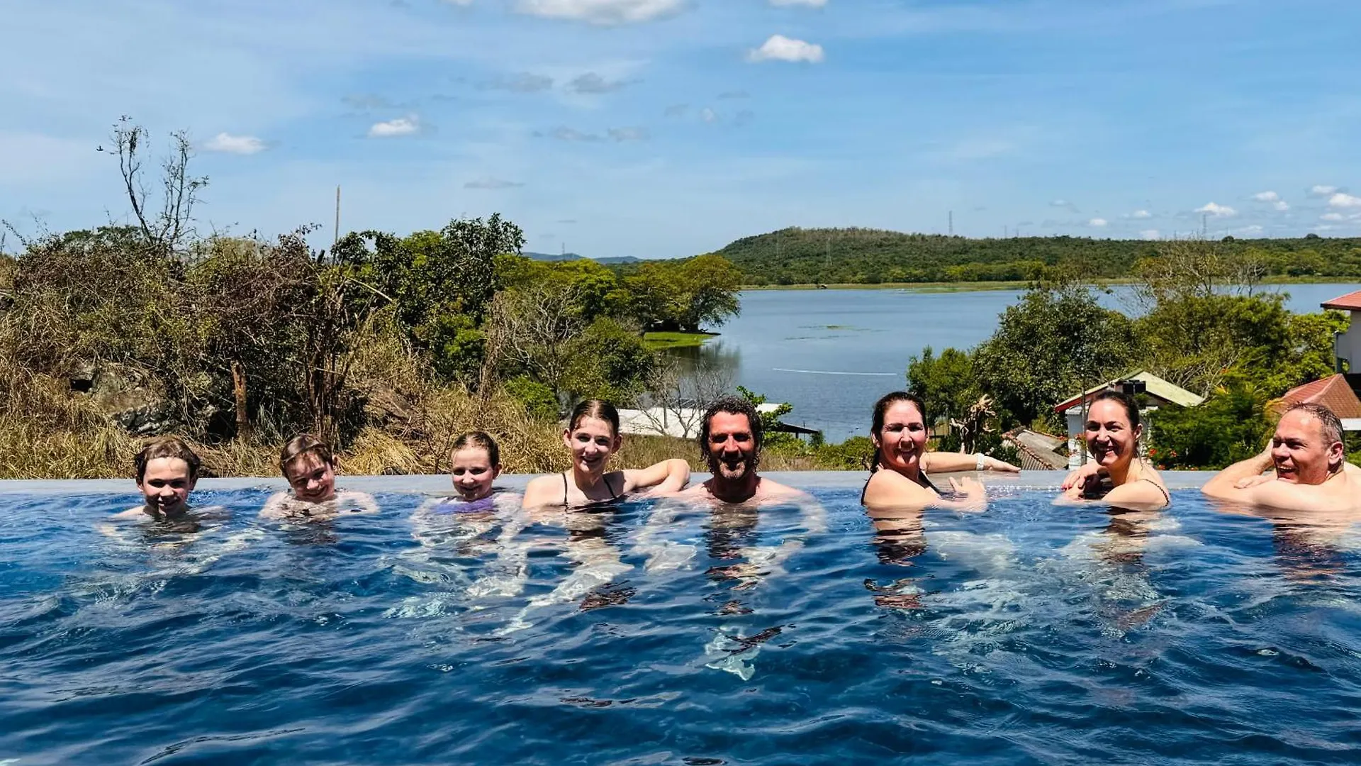 Sundown Lake Hotel & Spa Habarana