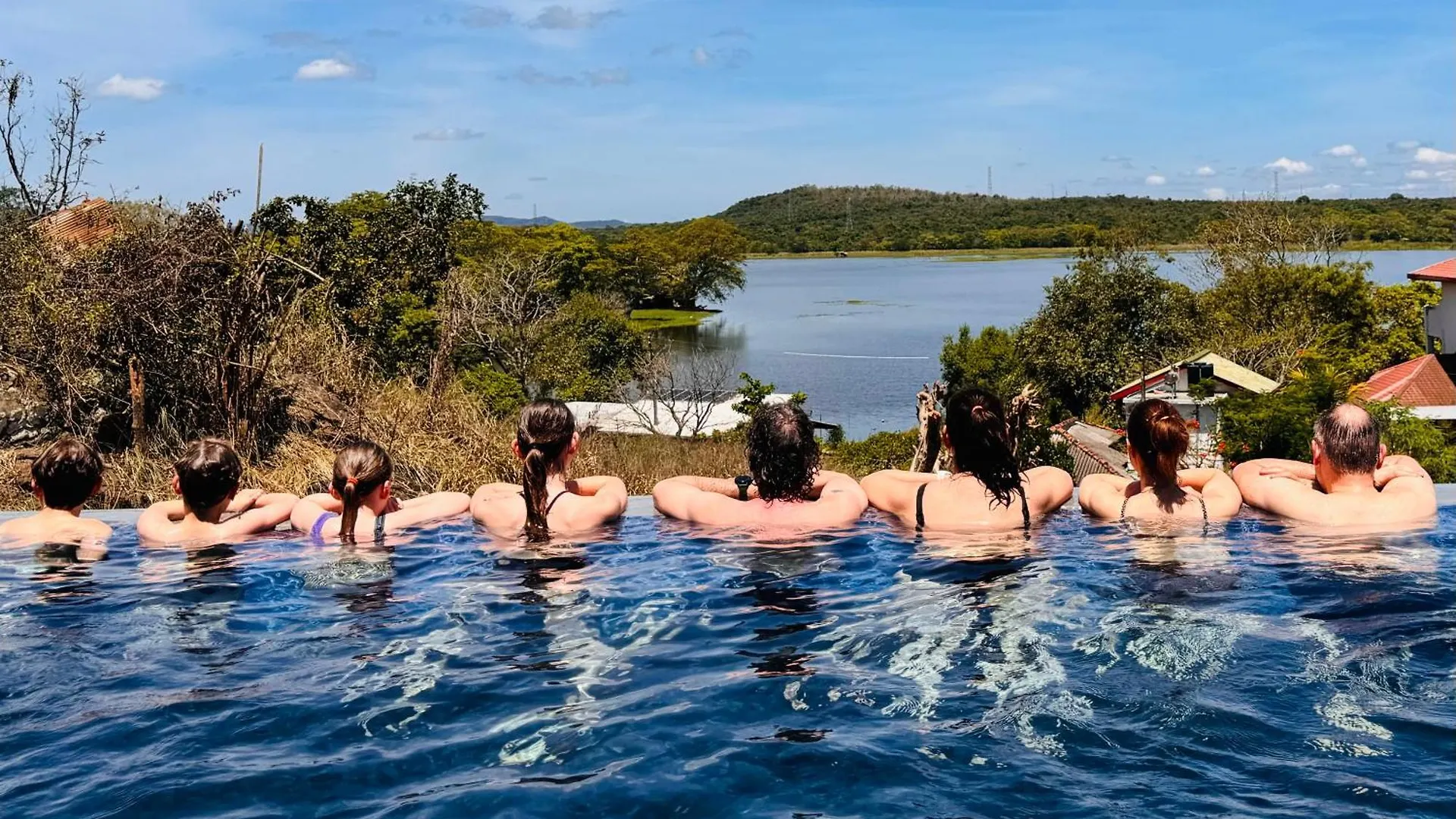 Sundown Lake Hotel & Spa Habarana