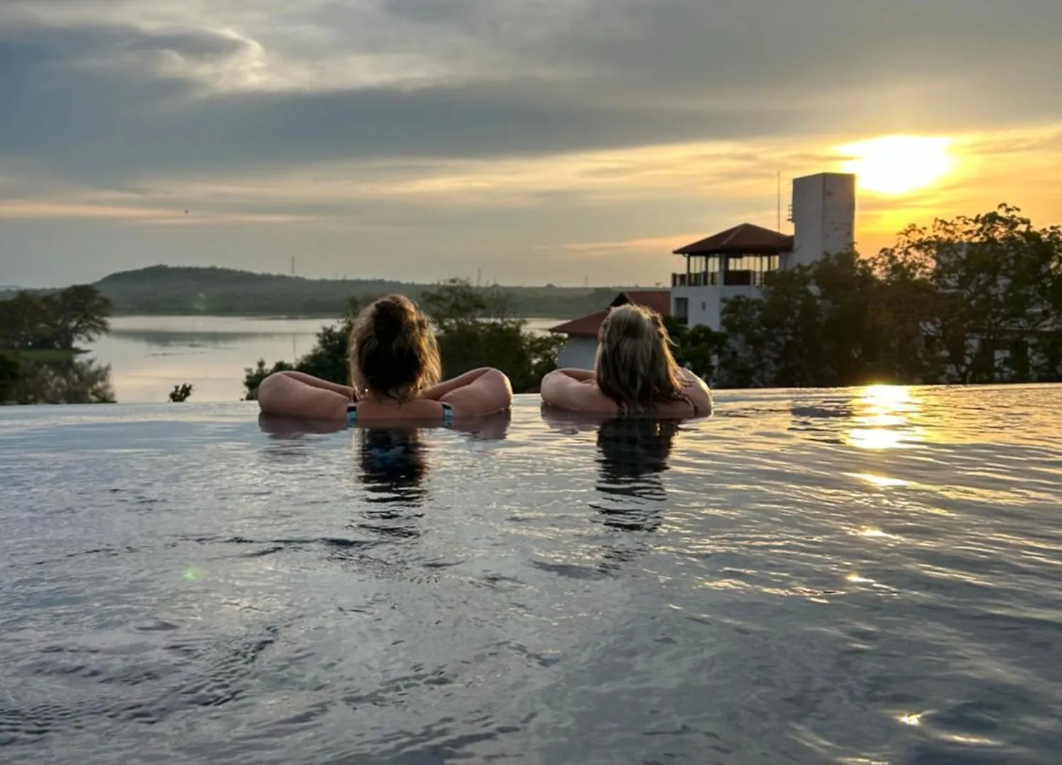 Sundown Lake Hotel & Spa Habarana Sri Lanka