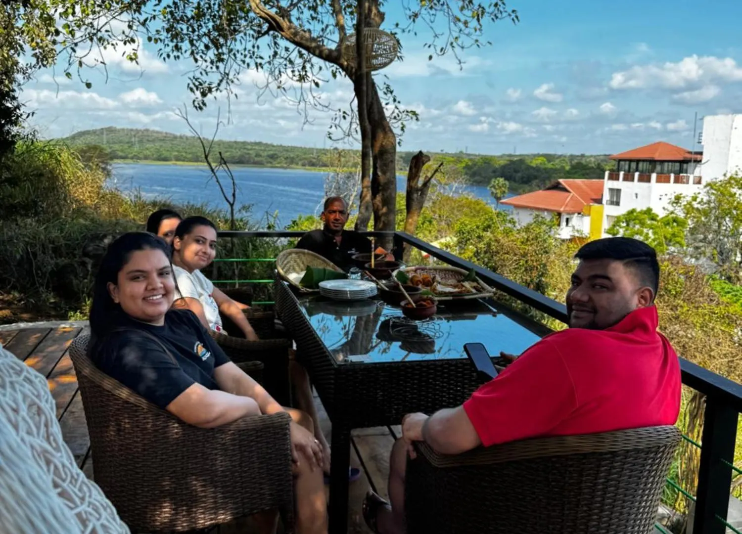 Sundown Lake Hotel & Spa Habarana