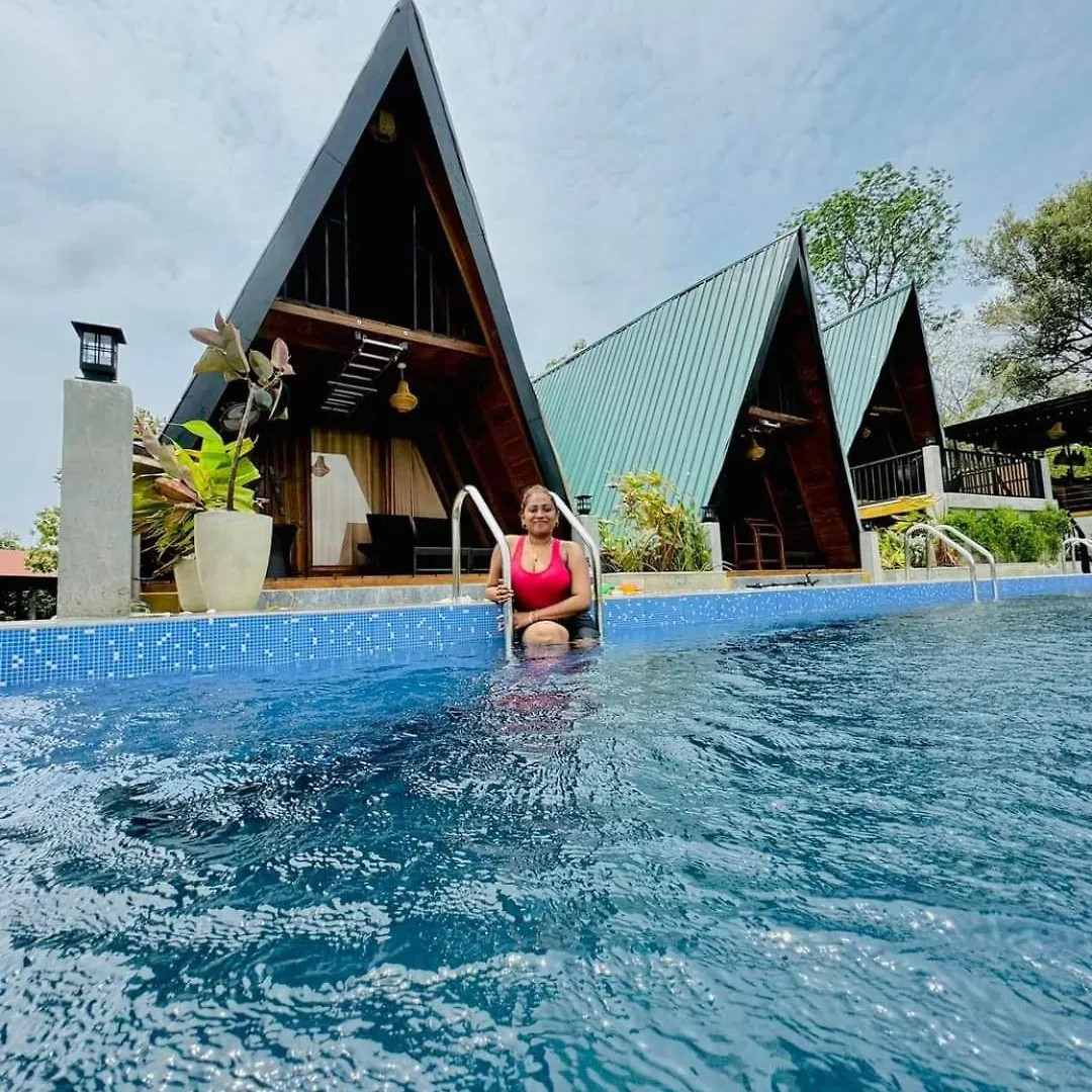 Sundown Lake Hotel & Spa Habarana